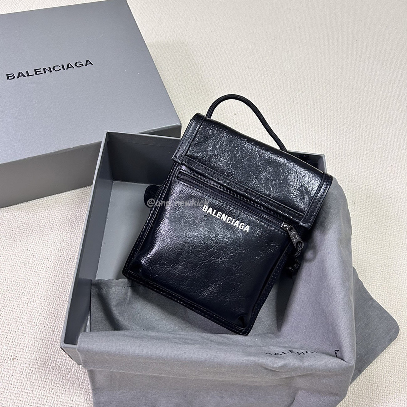 Balenciaga Explorer Arena Cracked Leather Messenger Bag Black (8) - www.newkick.vip